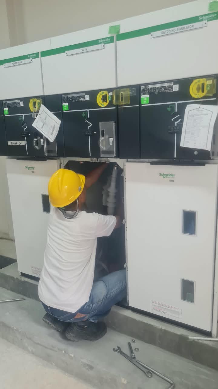 On-Site Busbar Assembly & Torque Checking